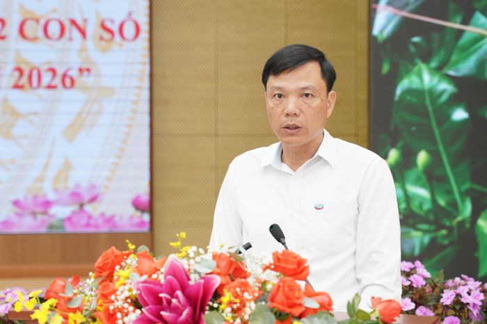 Đại diện Công ty Nhôm Lâm Đồng - TKV hưởng ứng phong trào thi đua tăng trưởng "2 con số" tại lễ phát động