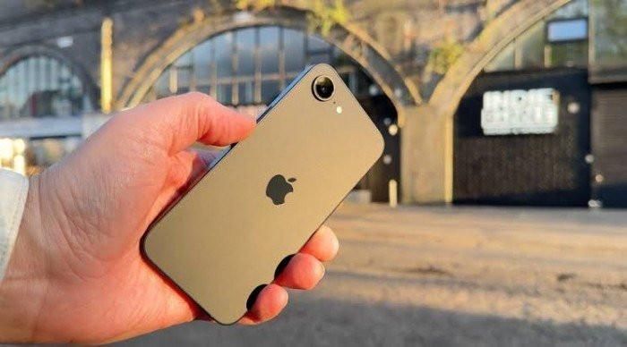 iPhone 16e