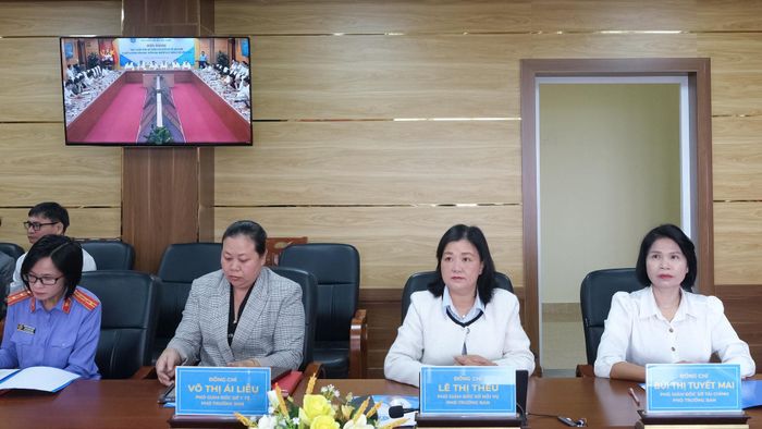 Đại diện lãnh đạo các sở, ngành dự hội nghị