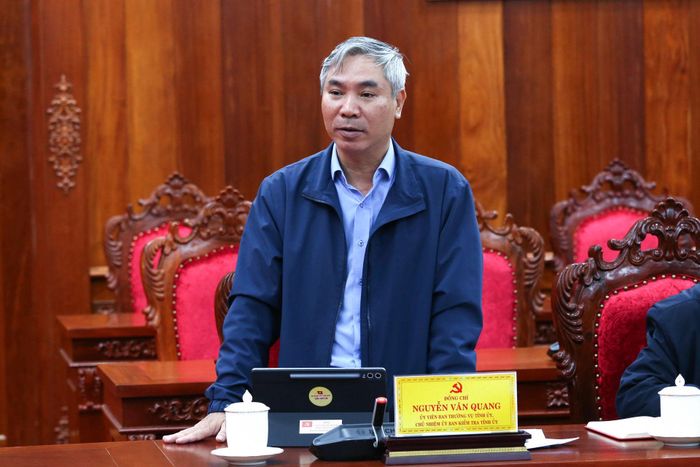 Đồng chí Nguyễn Văn Quang, Ủy viên Ban Thường vụ Tỉnh ủy, Chủ nhiệm Ủy ban Kiểm tra Tỉnh ủy báo cáo tại hội nghị