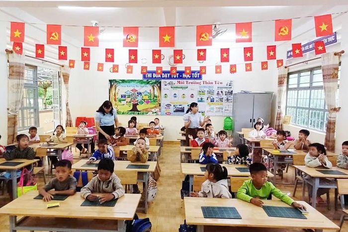 Các lớp dạy tiếng Việt được tổ chức theo phương châm "Học mà chơi - Chơi mà học"