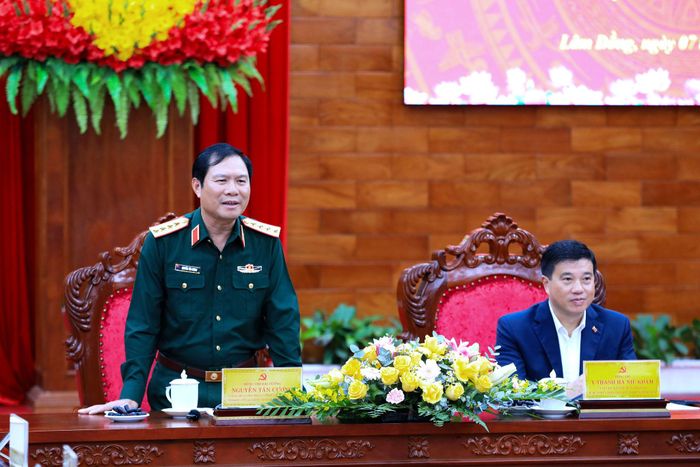 Đại tướng Nguyễn Tân Cương, Thứ trưởng Bộ Quốc phòng phát biểu tại buổi gặp mặt