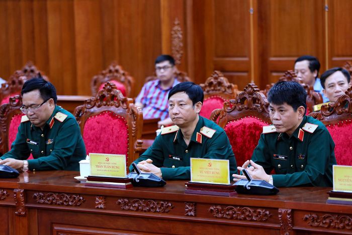 Các đồng chí trong đoàn công tác của Bộ Quốc phòng dự buổi gặp mặt với lãnh đạo tỉnh Lâm Đồng