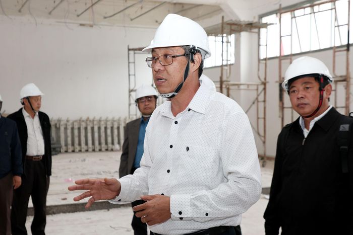Đồng chí Nguyễn Minh yêu cầu các đơn vị bảo đảm công trình hoàn thành trước ngày 15/8/2026