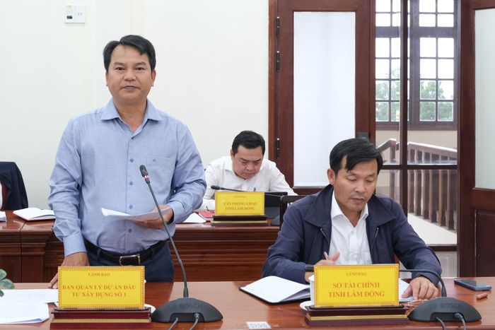 Lãnh đạo Ban Quản lý dự án đầu tư xây dựng số 1 nêu báo cáo tiến độ