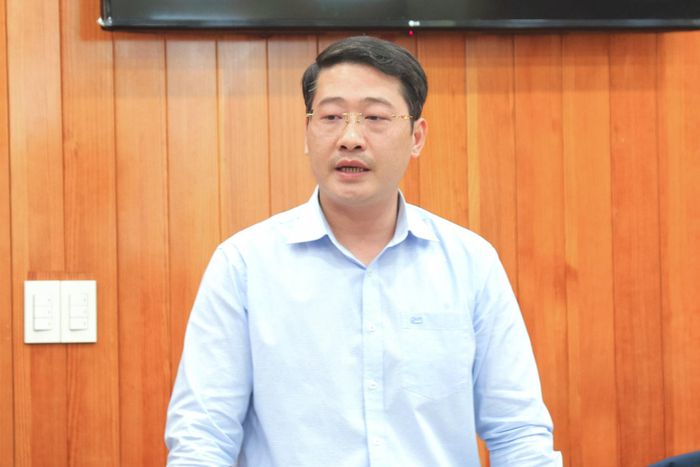 Ông Nghiêm Đình Hiếu, Giám đốc Trung tâm Xúc tiến Đầu tư, Thương mại và Du lịch tỉnh Lâm Đồng đề xuất phương án khai thác thị trường bay trong nước và quốc tế