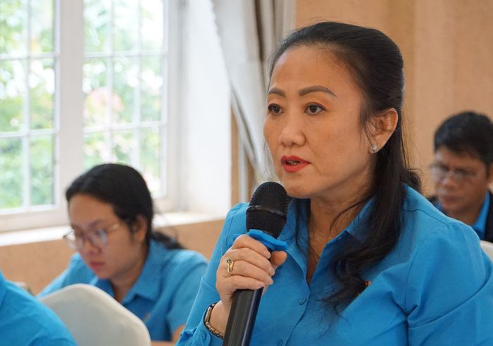 Đại biểu tham luận tại hội nghị