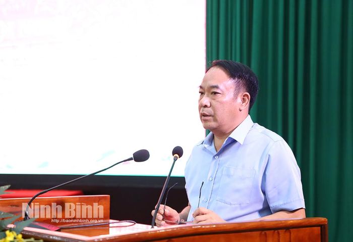 Đồng chí Hoàng Mạnh Dũng, Bí thư Đảng ủy, Chủ tịch HĐND xã Tân Thanh phát biểu kết luận hội nghị. Ảnh: Nguyễn Oanh