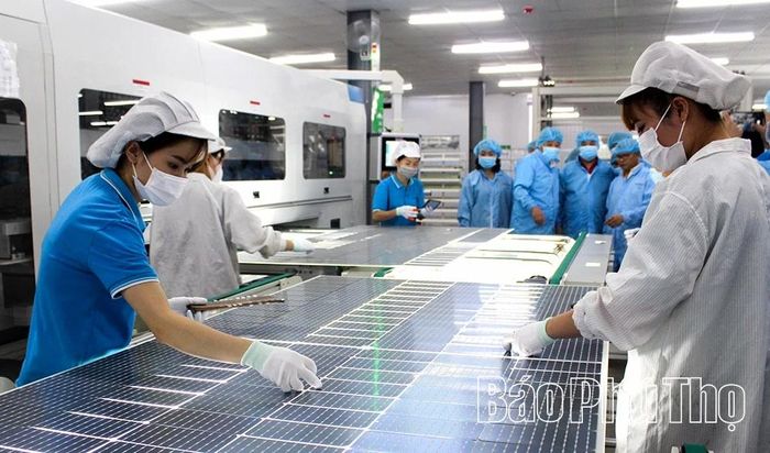 Đoàn công tác của tỉnh TUV, Mông Cổ thăm quan nhà máy sản xuất pin năng lượng mặt trời tại KCN Lương Sơn.