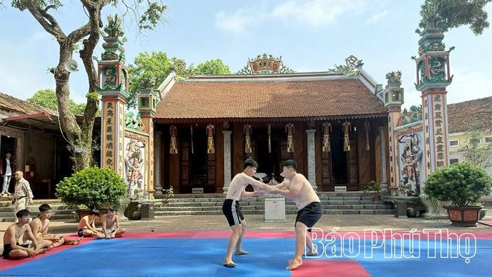 Những màn tranh tài quyết liệt nhưng giàu tinh thần thượng võ của các học viên lớp học vật dân tộc.