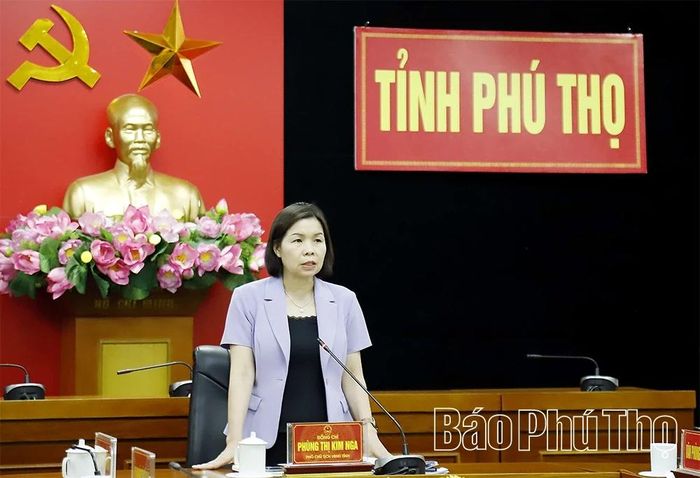 Phó Chủ tịch UBND tỉnh Phùng Thị Kim Nga phát biểu tại hội nghị.