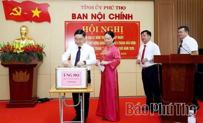 Tập thể lãnh đạo, cán bộ, công chức Ban Nội chính Tỉnh ủy quyên góp ủng hộ Quỹ Vì người nghèo tỉnh năm 2026.