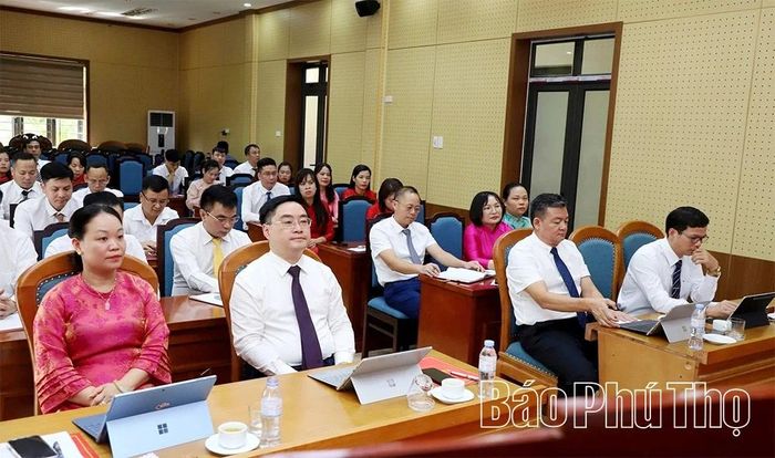 Các đại biểu dự hội nghị.
