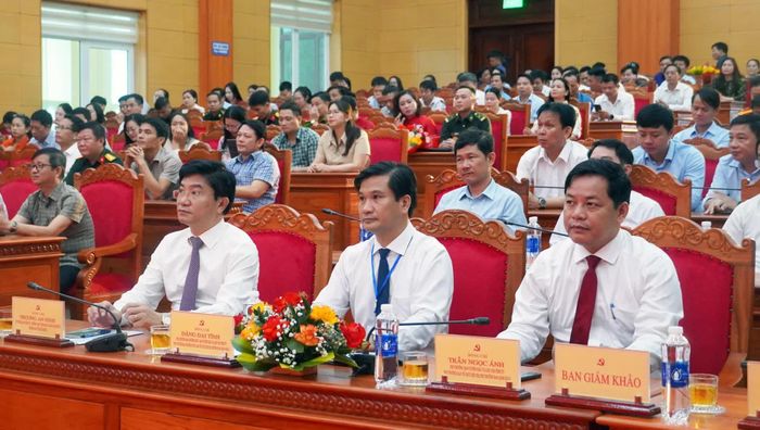 Đại biểu tham dự khai mạc - Ảnh: N.M