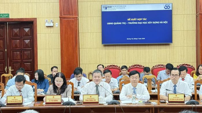 Các đại biểu tham dự buổi làm việc - Ảnh: N.L