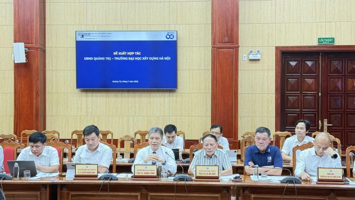 Các đại biểu tham dự buổi làm việc - Ảnh: N.L