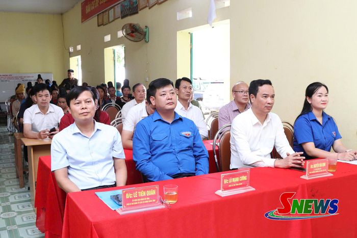 Các đại biểu dự lễ khánh thành.