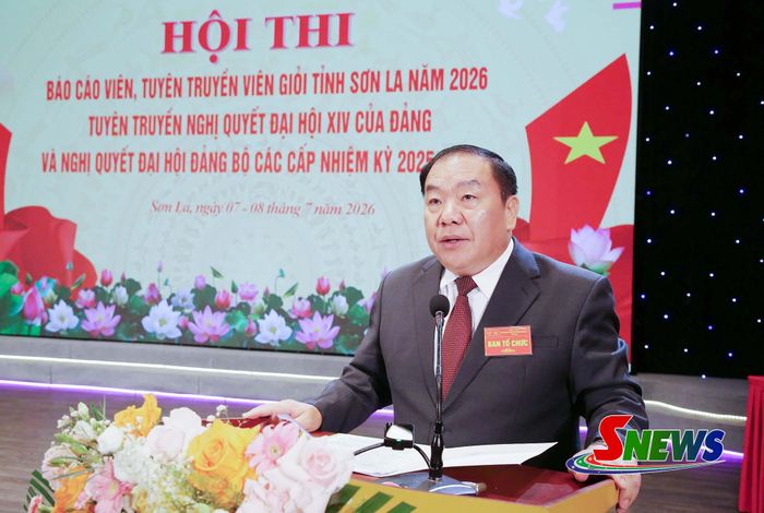 Đồng chí Chá A Của, Phó Bí thư Tỉnh ủy, Chủ tịch Ủy ban MTTQ Việt Nam tỉnh, phát biểu khai mạc hội thi.