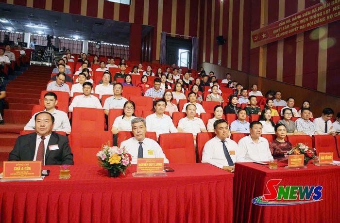 Các đại biểu dự khai mạc hội thi.