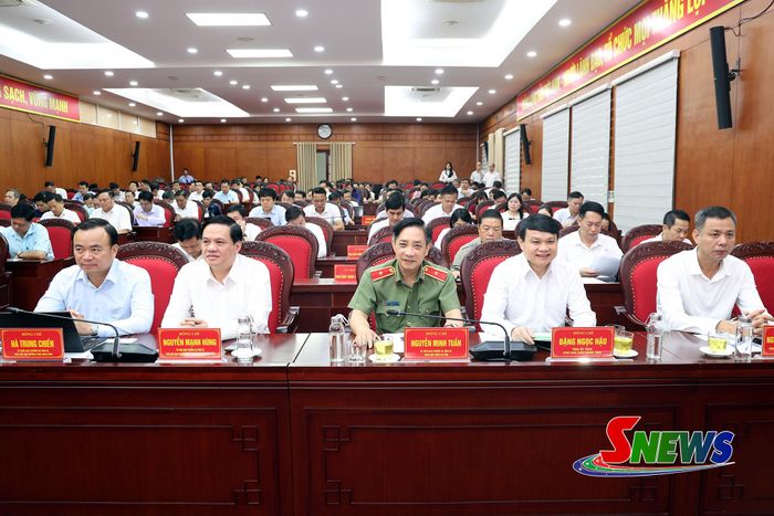 Các đại biểu dự hội nghị.