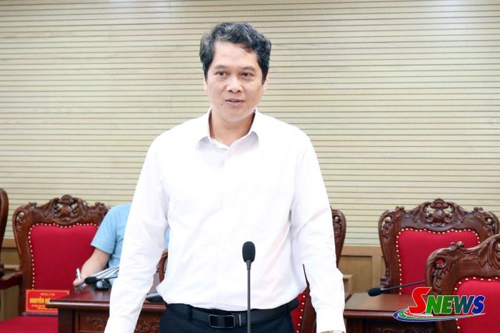 Đồng chí Vi Đức Thọ, Phó Chủ tịch Thường trực HĐND tỉnh phát biểu tại hội nghị.