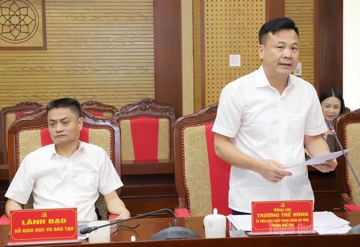 Trưởng Thuế tỉnh thảo luận tại hội nghị.