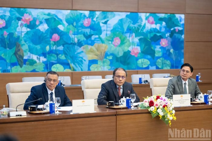 Tổng Chưởng lý Malaysia Tan Sri Mohd Dusuki Mokhtar và các đại biểu tại cuộc tiếp.