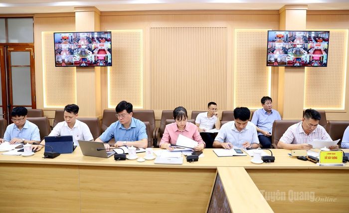 Lãnh đạo một số sở, ngành dự cuộc họp.