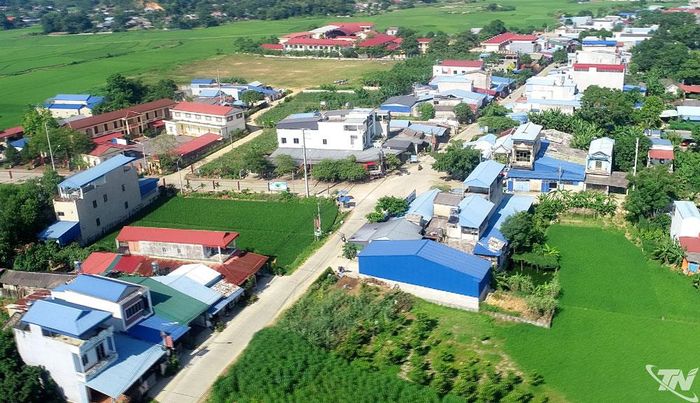 Kết quả thu ngân sách tích cực tạo thêm nguồn lực cho địa phương thực hiện các mục tiêu phát triển kinh tế - xã hội. Trong ảnh: Một góc trung tâm xã Định Hóa.