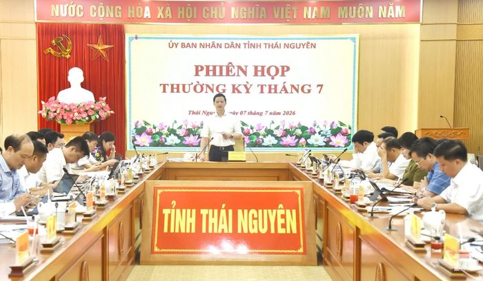 Đồng chí Chủ tịch UBND tỉnh Vương Quốc Tuấn chủ trì Phiên họp.