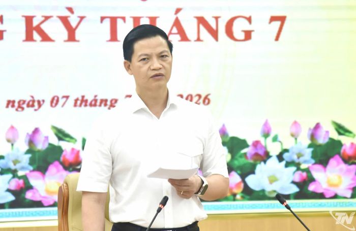 Đồng chí Chủ tịch UBND tỉnh Vương Quốc Tuấn phát biểu kết luận Phiên họp.