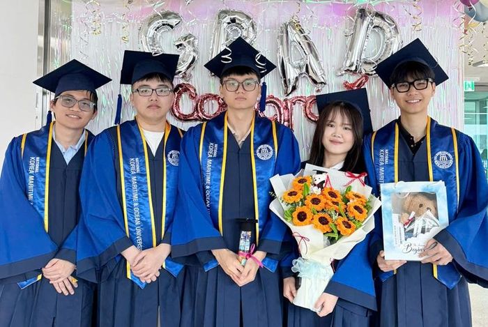 Một bức ảnh kỷ niệm với những người bạn thân trước lúc chia xa...