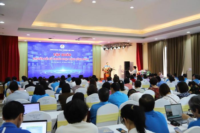 Quang cảnh lớp tập huấn