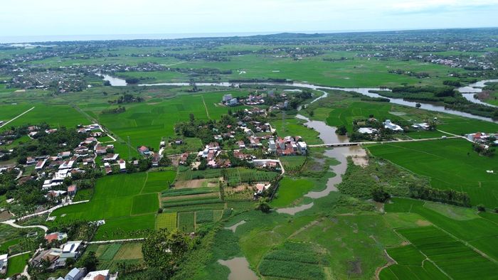Phần lớn chiều dài tuyến đi qua đất nông nghiệp của xã Tư Nghĩa. Tuyến là đường cấp III đồng bằng, tốc độ thiết kế 80km/h, đoạn đầu dài gần 5,5km, có bề rộng nền đường 12m, mặt đường 11m, lề đường mỗi bên 0,5m.