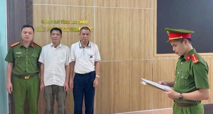 Đối tượng Nguyễn Văn Đoan (SN 1970), thứ 2 bên trái sang, trú tại xã Than Uyên, tỉnh Lai Châu (Ảnh: Công an tỉnh Lai Châu).