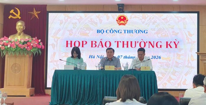 Lãnh đạo Bộ Công thương chủ trì họp báo chiều ngày 7/7.