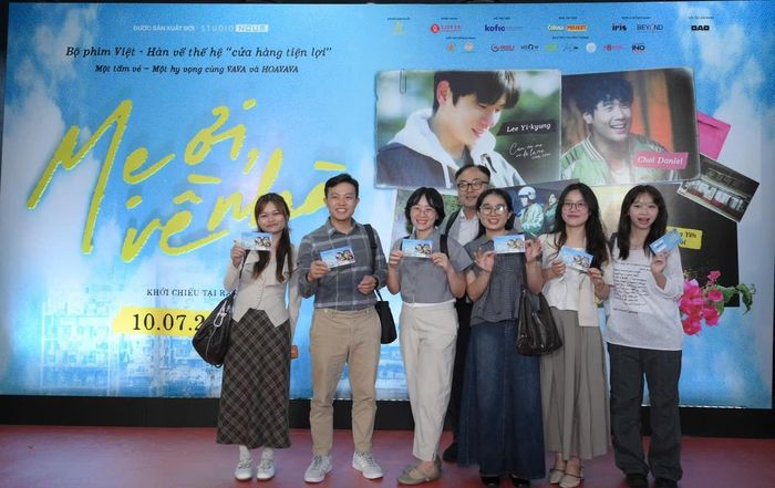 Chương trình "One Ticket, One Hope" cam kết trích một phần doanh thu từ mỗi vé xem phim Mẹ ơi, về nhà để hỗ trợ các nạn nhân chất độc da cam/Dioxin. (Ảnh: Thanh Giang).