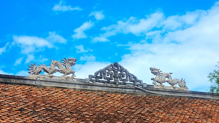 Qua nhiều lần trùng tu, tôn tạo, nhưng đền vẫn giữ được kiến trúc xưa. Ảnh: Nguyễn Diệu