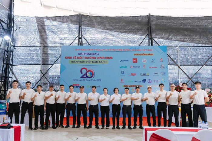 Tổ trọng tài quốc gia tham gia điều hành giải đấu.