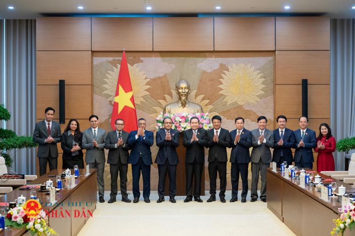 Chủ tịch Quốc hội Trần Thanh Mẫn, Tổng Chưởng lý Malaysia Tan Sri Mohd Dusuki Mokhtar với các đại biểu