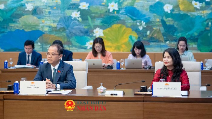 Các đại biểu tham dự cuộc tiếp