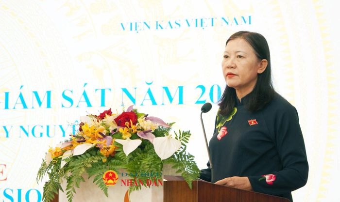 Chủ nhiệm Ủy ban Dân nguyện và Giám sát Lê Thị Nga phát biểu tại Hội nghị