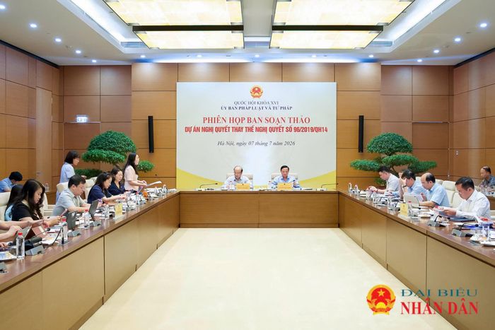 Quang cảnh Phiên họp