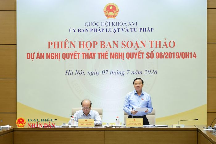 Phó Chủ tịch Quốc hội Nguyễn Khắc Định chủ trì Phiên họp