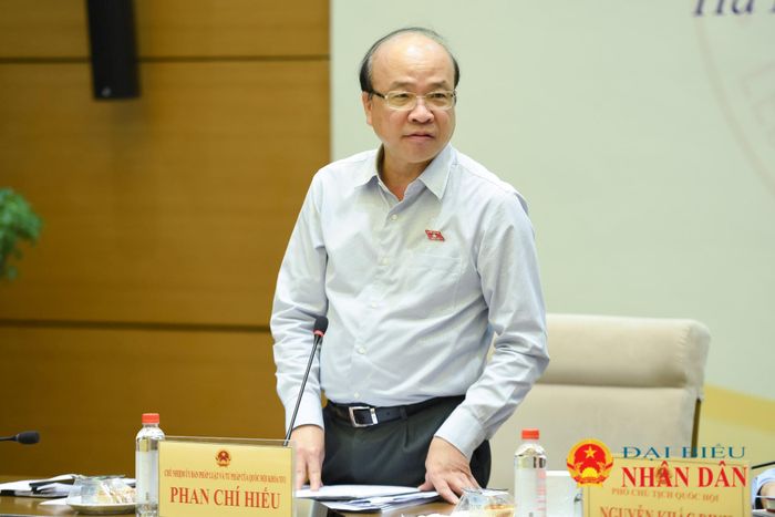 Chủ nhiệm Ủy ban Pháp luật và Tư pháp Phan Chí Hiếu phát biểu