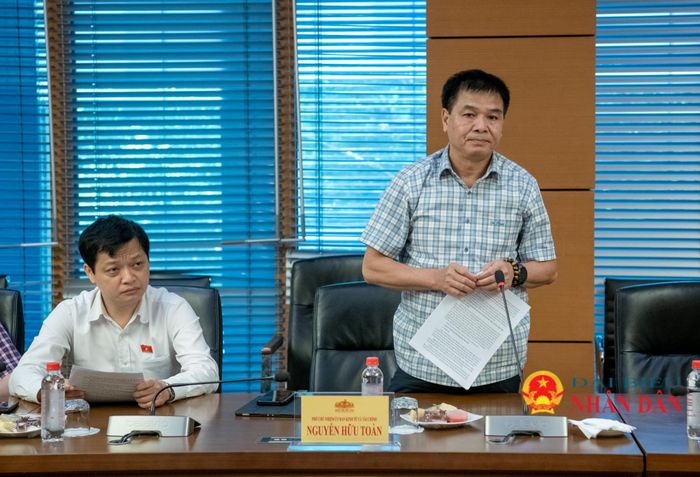 Phó Chủ nhiệm Ủy ban Kinh tế và Tài chính Nguyễn Hữu Toàn phát biểu