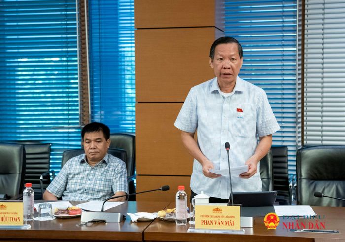 Chủ nhiệm Ủy ban Kinh tế và Tài chính Phan Văn Mãi phát biểu tại cuộc làm việc