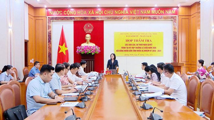 Ban Kinh tế - Ngân sách HĐND tỉnh Quảng Ninh thẩm tra các báo cáo, dự thảo nghị quyết trình Kỳ họp thường lệ giữa năm 2026 của HĐND tỉnh khóa XV. Ảnh: Thành Công