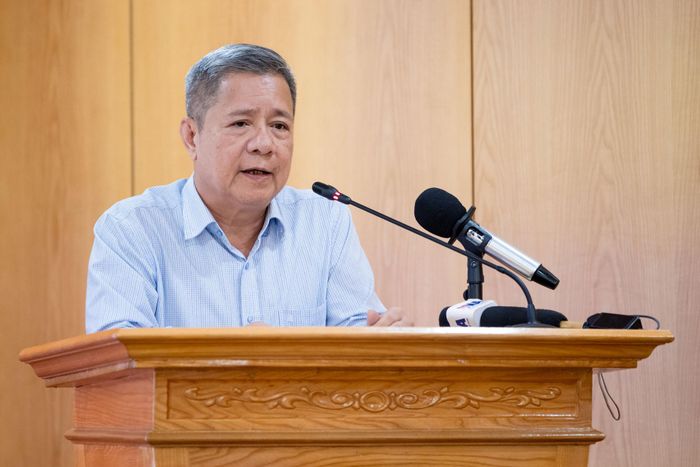 Phó Cục trưởng Cục Điện lực, Bộ Công Thương Bùi Quốc Hùng trao đổi tại họp báo