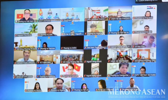Các tham tán thương mại trao đổi online tại hội nghị. Ảnh: Lê Hồng Nhung - Mekong ASEAN